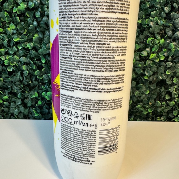 Schwarzkopf GOOD BYE YELLOW Neutralizing Bonding Purple Shampoo (NEW) - Picture 3 of 6
